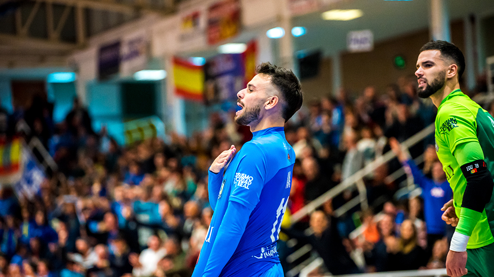 Ivi celebra un gol de Viña Albali Valdepeñas. (Foto: ACP-FSV)