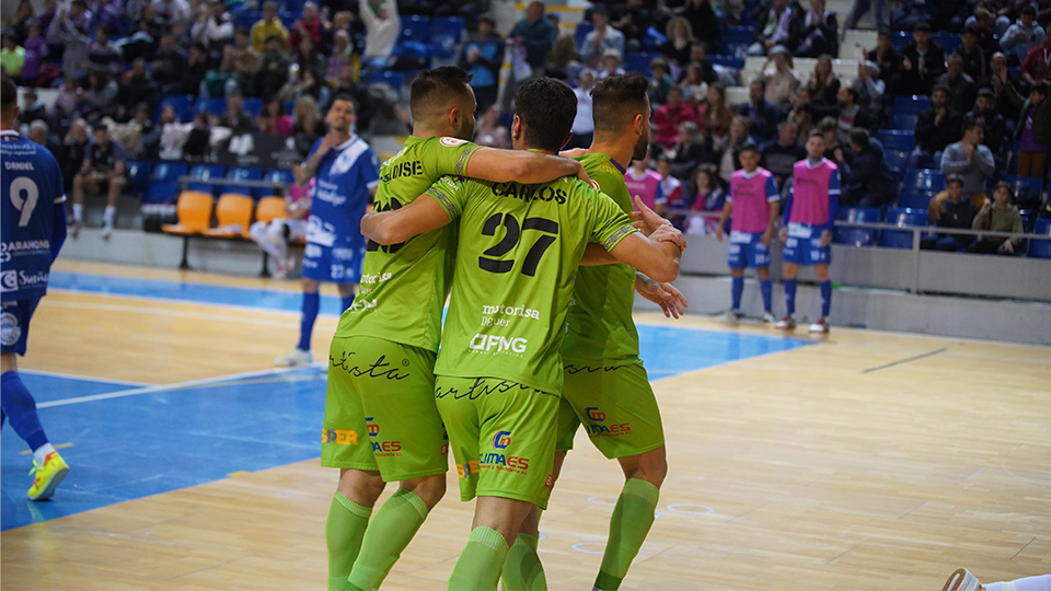 Los jugadores de Mallorca Palma Futsal celebran un gol en Son Moix
