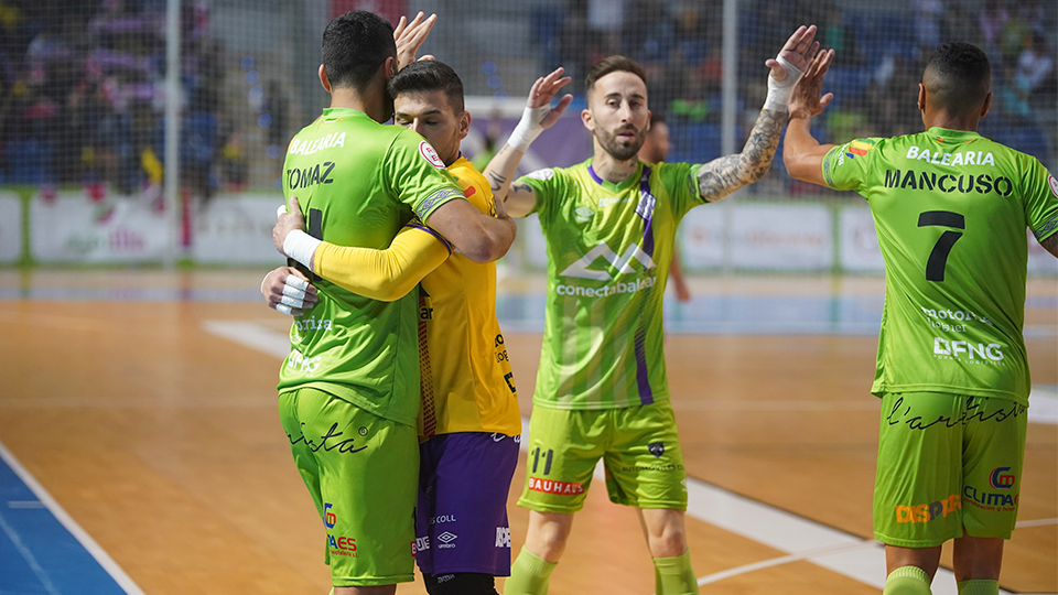 Los jugadores de Mallorca Palma Futsal celebran un gol