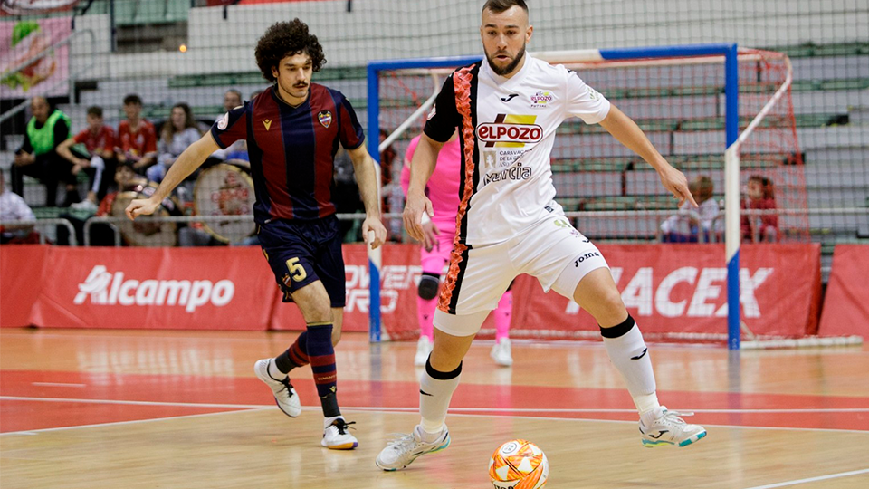 Marc Tolrà, jugador de Levante UD FS, y Rafa Santos, de ElPozo Murcia Costa Cálida