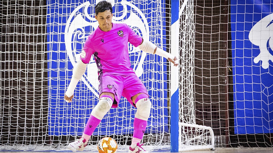 Raúl Jiménez renueva su compromiso con el Levante UD FS