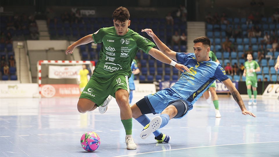 Osasuna Magna Xota decanta sobre la bocina un trepidante partido ante Servigroup Peñíscola FS (5-4)