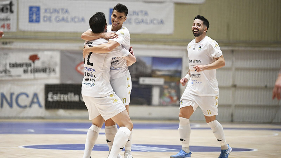 O Parrulo Ferrol se coloca líder de Primera División al imponerse a Servigroup Peñíscola FS (3-4)