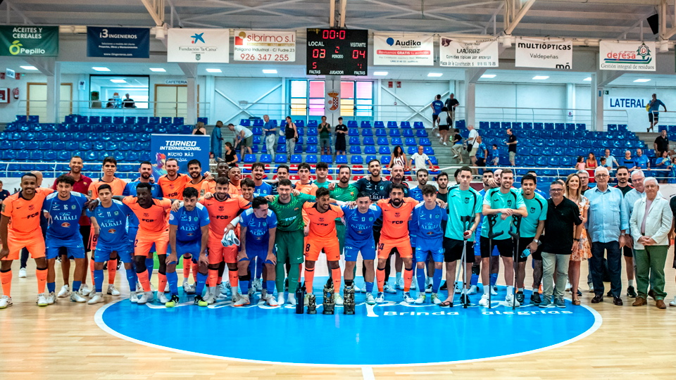 El Barça se impone al Viña Albali Valdepeñas en la final del torneo Mucho Más (3-4)