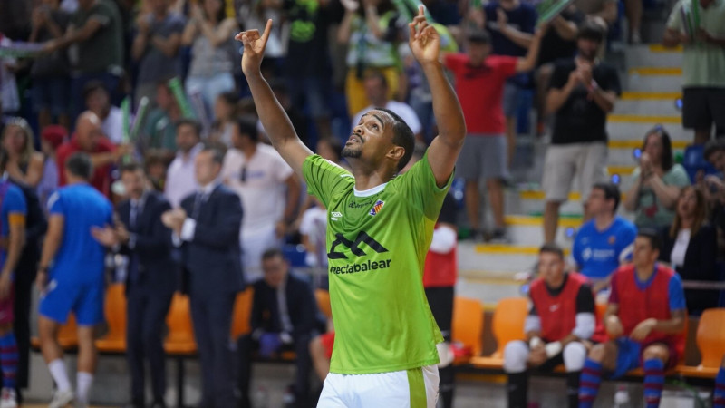 Higor, del Palma Futsal, celebra un tanto.